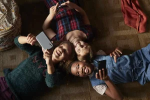 The Top Benefits of Using Mobile Accessories to Strengthen Family Bonds
